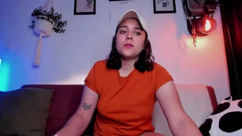 Snapshot of mrbuu_ chatting on November 28, 2025, 10:34 pm Laura online show from November 28, 2025, 10:34 pm