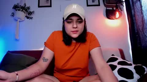 Snapshot of mrbuu_ chatting on December 1, 2025, 6:13 pm Laura online show from December 1, 2025, 6:13 pm