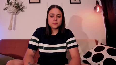 Snapshot of mrbuu_ chatting on January 6, 2026, 9:29 pm Laura online show from January 6, 2026, 9:29 pm