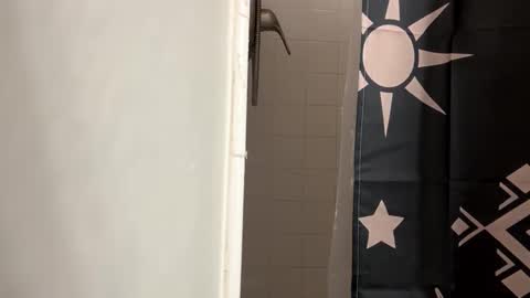 mreric_210 online show from September 9, 2025, 11:15 pm