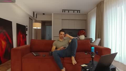 juan luis online show from November 11, 2025, 7:30 am