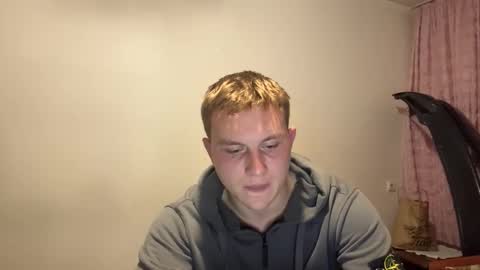 Snapshot of mrheat_ chatting on October 7, 2025, 7:11 pm Max online show from October 7, 2025, 7:11 pm