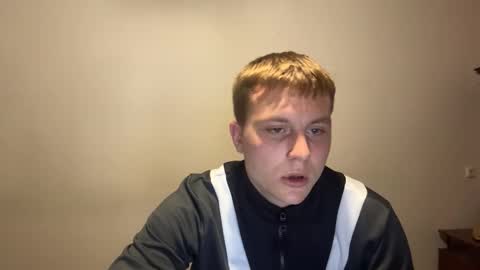 Snapshot of mrheat_ chatting on October 10, 2025, 7:35 pm Max online show from October 10, 2025, 7:35 pm