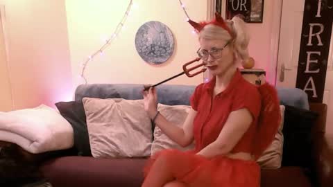 Mr  Mrs J online show from October 30, 2025, 3:02 pm