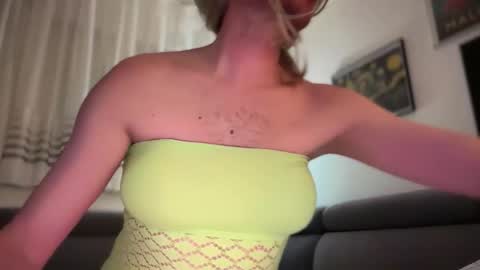 TaleOfLaura online show from April 9, 2026, 9:42 pm