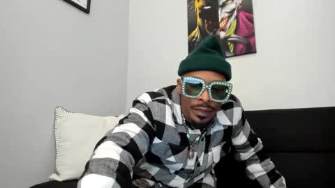 mromg007 online show from February 8, 2025, 6:12 pm