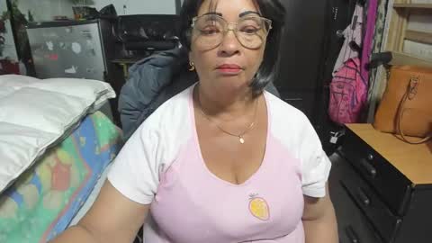 Snapshot of mrs_mommy chatting on October 24, 2025, 11:01 pm mrs_mommy online show from October 24, 2025, 11:01 pm