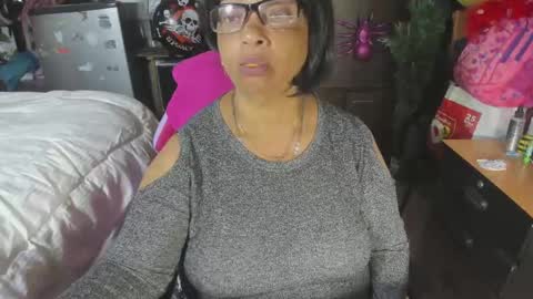 Snapshot of mrs_mommy chatting on November 10, 2025, 8:19 pm mrs_mommy online show from November 10, 2025, 8:19 pm