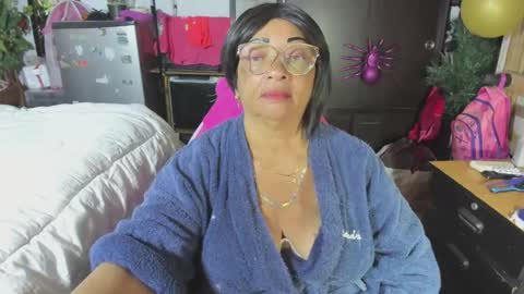 Snapshot of mrs_mommy chatting on November 18, 2025, 6:56 pm mrs_mommy online show from November 18, 2025, 6:56 pm