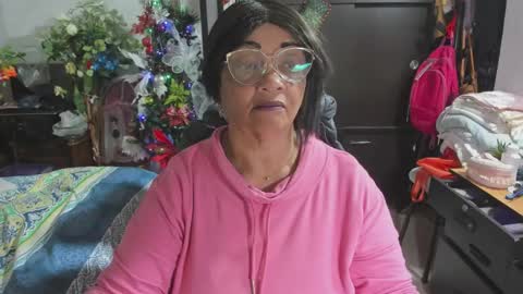 Snapshot of mrs_mommy chatting on December 17, 2025, 11:33 pm mrs_mommy online show from December 17, 2025, 11:33 pm