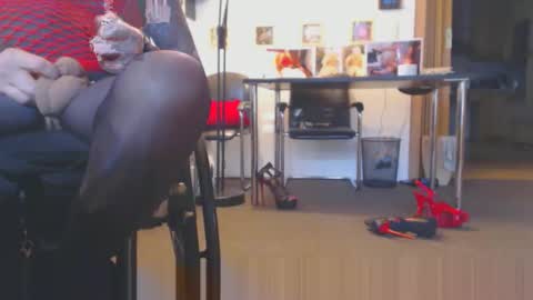 Snapshot of mrsilver333 chatting on October 30, 2025, 2:51 pm Mik online show from October 30, 2025, 2:51 pm