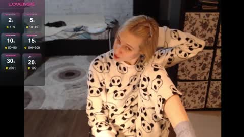 Snapshot of mrsluck chatting on February 22, 2025, 10:09 pm Sasha online show from February 22, 2025, 10:09 pm