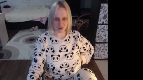 Snapshot of mrsluck chatting on February 20, 2026, 1:22 pm Sasha online show from February 20, 2026, 1:22 pm