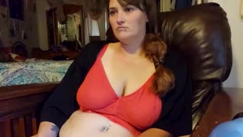 Snapshot of mrsluna19 chatting on October 24, 2025, 2:24 pm MrsLuna19 online show from October 24, 2025, 2:24 pm