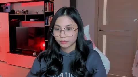 ms_emily_ online show from April 23, 2026, 11:20 am