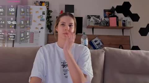 Snapshot of ms_foryou chatting on November 21, 2025, 4:05 pm Ms ForYOU online show from November 21, 2025, 4:05 pm