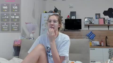 Snapshot of ms_foryou chatting on December 21, 2025, 5:14 am Ms ForYOU online show from December 21, 2025, 5:14 am