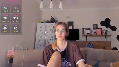 Snapshot of ms_foryou chatting on December 23, 2025, 3:37 am Ms ForYOU online show from December 23, 2025, 3:37 am