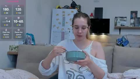 Snapshot of ms_foryou chatting on April 9, 2026, 6:19 am Ms ForYOU online show from April 9, 2026, 6:19 am