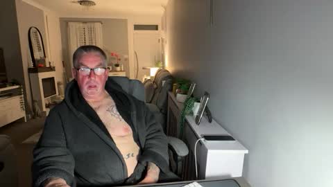 mtb1697 online show from November 1, 2025, 11:40 pm