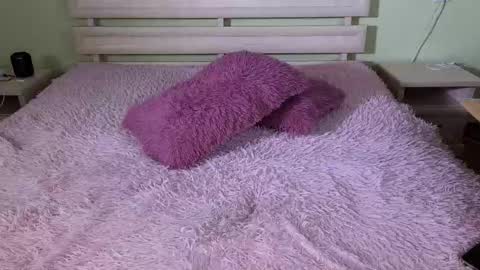 Mia online show from September 18, 2025, 8:16 am