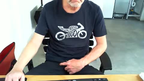 mucfag online show from May 5, 2026, 8:00 am