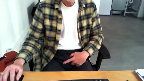 mucfag online show from May 8, 2026, 10:42 am