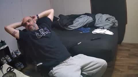 Snapshot of muffdiver718 chatting on February 21, 2026, 2:23 am Muffdiver online show from February 21, 2026, 2:23 am