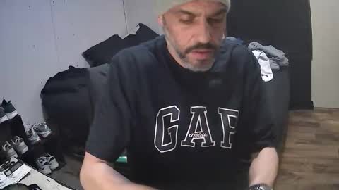 Snapshot of muffdiver718 chatting on February 21, 2026, 2:29 pm Muffdiver online show from February 21, 2026, 2:29 pm