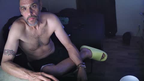 Muffdiver online show from May 19, 2026, 1:56 am
