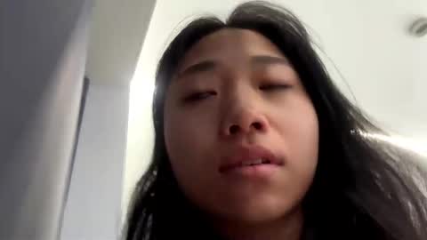 Mia online show from April 8, 2026, 10:10 pm