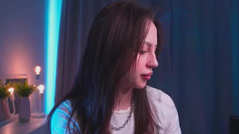 Kira online show from September 19, 2025, 5:53 am