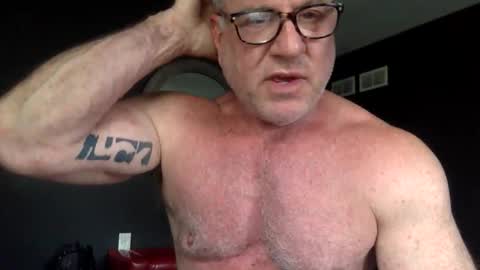 Snapshot of muscl_dad chatting on June 7, 2026, 6:33 pm Muscl Dad online show from June 7, 2026, 6:33 pm