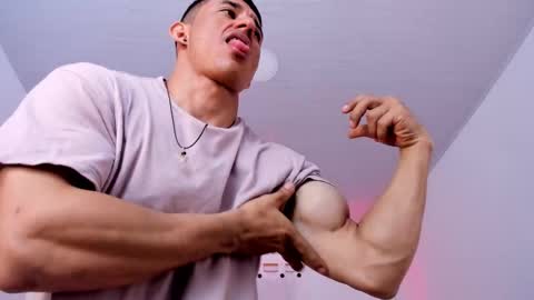 Snapshot of muscle_man07 chatting on November 12, 2025, 3:45 pm Muscle Man online show from November 12, 2025, 3:45 pm