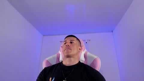 Muscle Man online show from December 22, 2025, 5:54 pm