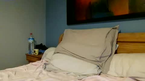 muscleshow00 online show from November 14, 2025, 8:02 am