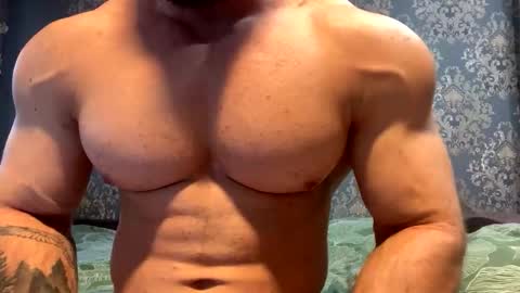 Snapshot of muscularjuggler chatting on October 12, 2025, 5:39 am muscularjuggler online show from October 12, 2025, 5:39 am