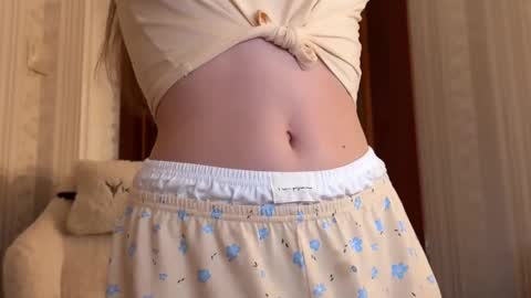 Snapshot of muse_d chatting on December 17, 2025, 6:14 pm muse_d online show from December 17, 2025, 6:14 pm