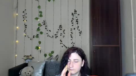 Jeneva online show from April 15, 2026, 6:37 pm