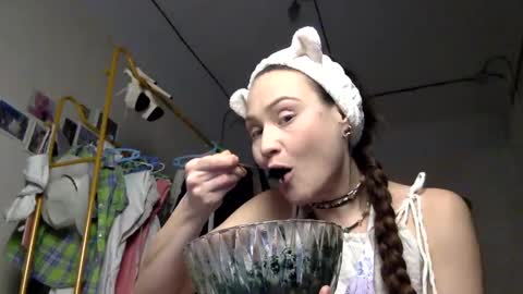 Snapshot of muse_online chatting on February 11, 2025, 4:24 pm Muse Ali online show from February 11, 2025, 4:24 pm