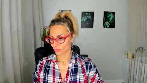 Diana online show from November 17, 2025, 12:11 pm