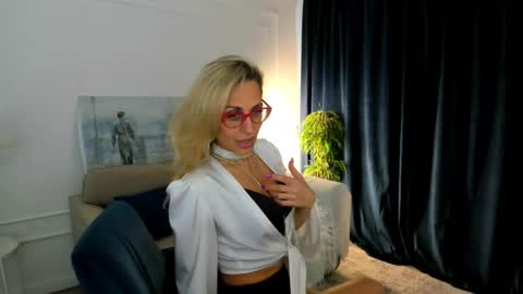 Snapshot of museofstage chatting on April 23, 2026, 12:29 pm Diana online show from April 23, 2026, 12:29 pm