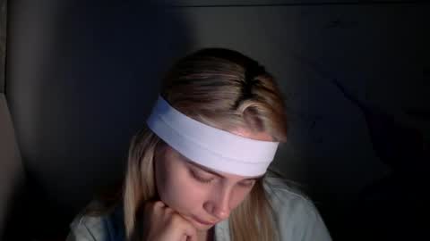 Snapshot of musescorner chatting on October 4, 2025, 7:45 pm musescorner online show from October 4, 2025, 7:45 pm