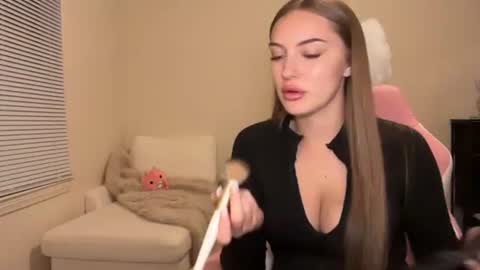 mxrissaof3 online show from October 25, 2025, 4:42 am