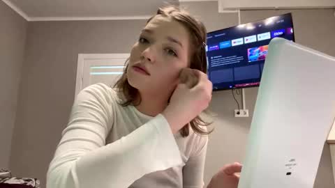 Amlie online show from November 8, 2025, 5:23 pm