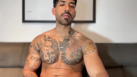 Snapshot of myke_esthetic chatting on January 11, 2025, 11:35 pm Myke esthetic online show from January 11, 2025, 11:35 pm