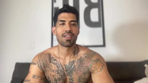 Snapshot of myke_esthetic chatting on January 27, 2025, 12:22 am Myke esthetic online show from January 27, 2025, 12:22 am