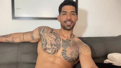 Snapshot of myke_esthetic chatting on January 28, 2025, 5:32 am Myke esthetic online show from January 28, 2025, 5:32 am