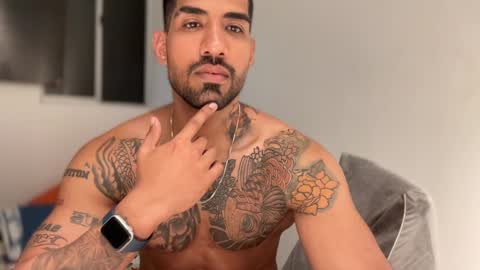 Snapshot of myke_esthetic chatting on February 13, 2025, 3:18 am Myke esthetic online show from February 13, 2025, 3:18 am