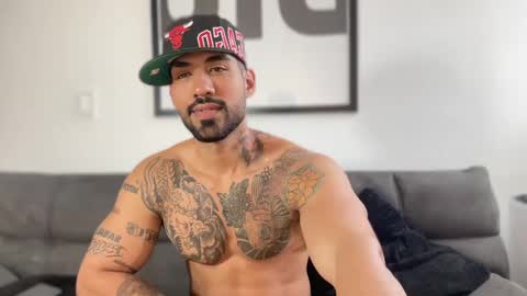 Snapshot of myke_esthetic chatting on February 26, 2025, 10:31 pm Myke esthetic online show from February 26, 2025, 10:31 pm